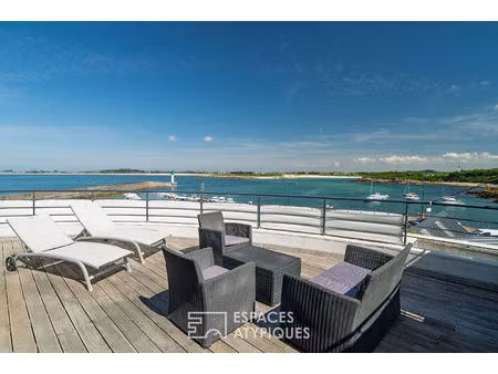 maison d'architecte ancrée face à la mer