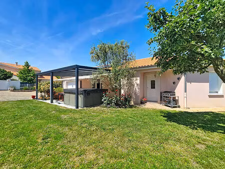 maison vic le comte
