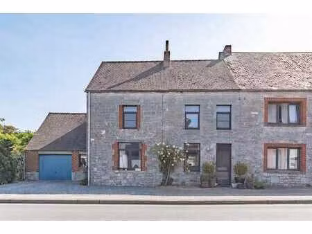 jolie maison en pierres du pays avec 3ch  jardin et garage!