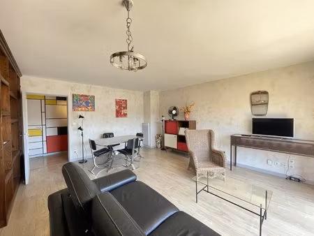 t3 meuble  terrasse avec vue degagee et parking
