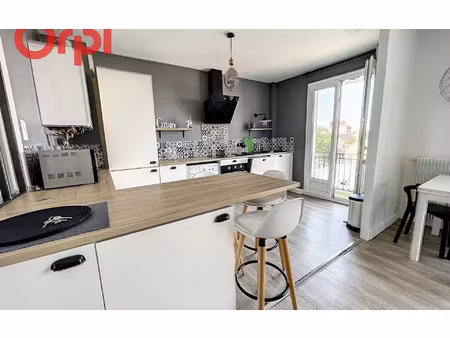 location appartement  m² t-3 à vichy  720 €