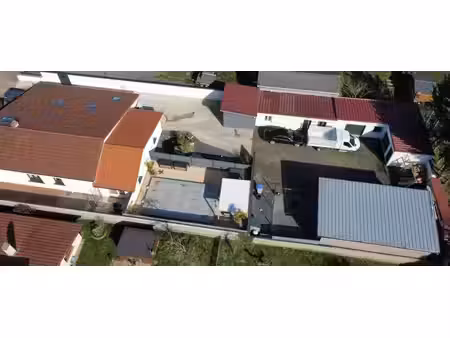 en vente entrepôt 300 m² – 572 000 € |lemud