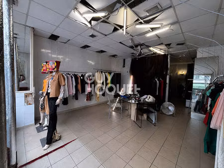 à louer ? local commercial avec vitrine ? paris 10?