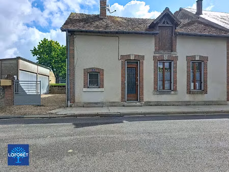 maison de bourg avec garages et jardin à ennordres