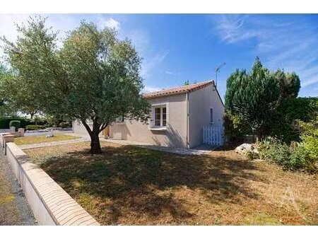vente maison à montaigu (85600) : à vendre / 108m² montaigu