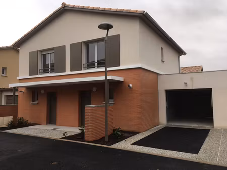 villa t4 à louer à castelginest garage et stationnement pr