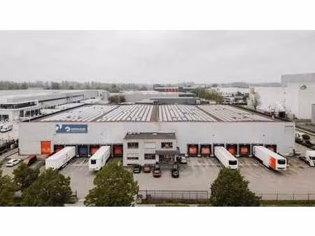 entrepôt logistique à louer dans la zone industrielle de lo