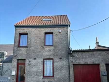 rue calme  +- 152m² habit. sur 7a26. 3/4ch  jardin  garage.