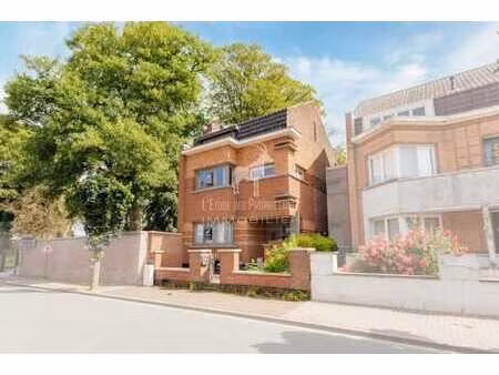 maison 3 façades avec 2 ch + jardin à vendre sur la hestre