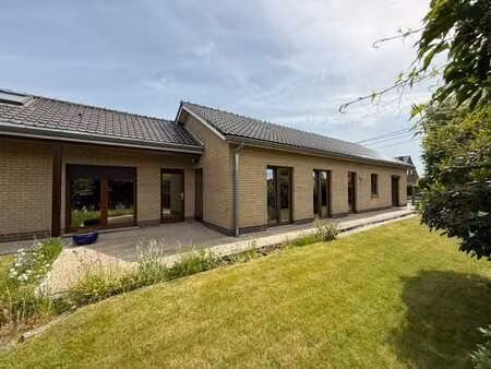 belle villa avec jardin