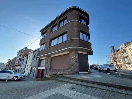 maison de coin avec rez-commercial et garage
