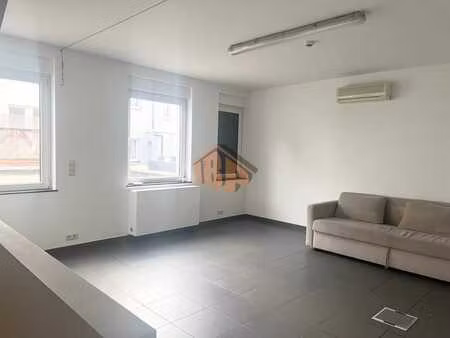 laeken-bureaux sur 2 niveaux+entrepôt/commerce rdc