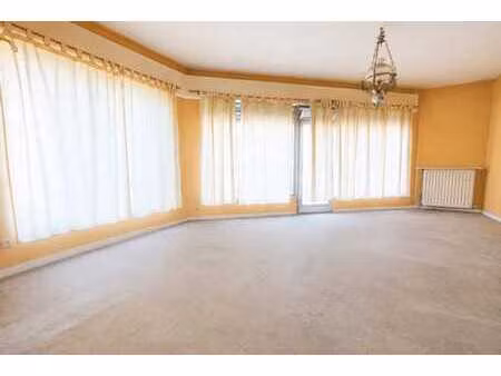 commerce avec logement attenant + cave - sans charges!