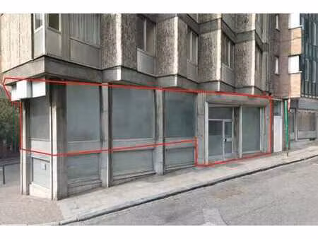 rez commercial idéalement situé en plein centre ville