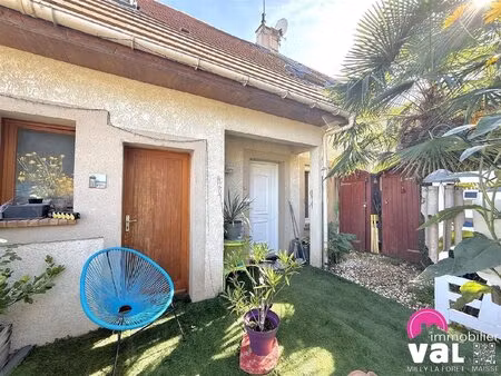 maisse  village avec écoles  commerces et rer d   sur 108m² de terrain  maison...
