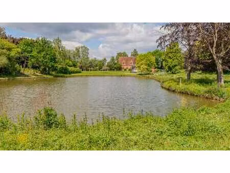 villa avec grand potentiel sur vaste terrain à lennik