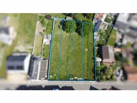 terrain de +/- 555 m²
