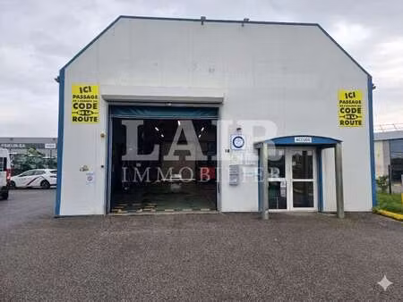 vente bureaux et commerces à l'aigle (61300) : à vendre / 200m² l'aigle