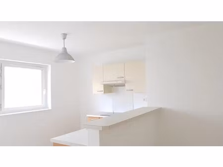 location appartement 2 pièces 51 m² à marseille 8 (13008)