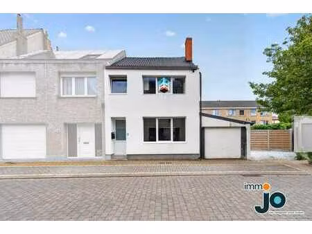 maison familiale prête à emménager  comprenant 2 à 3 cham...