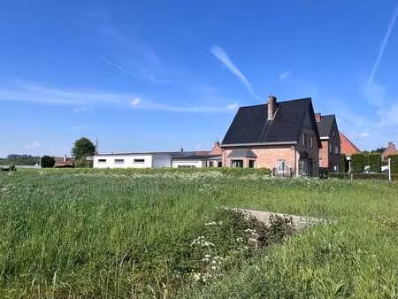instapklare woning met 4 slaapkamers  loods en dubbele ga...