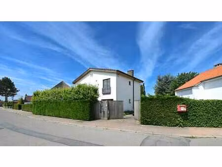 une maison individuelle  charmante et étonnamment spacieu...