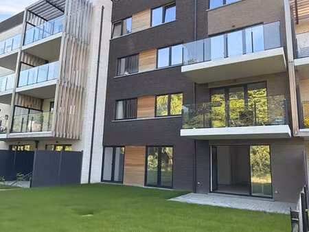 superbe appartement deux chambres avec jardin
