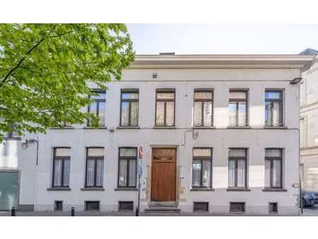 opbrengteigendom met 9 entiteiten en garages hartje gent