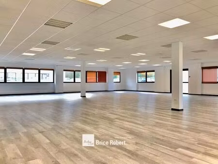 location bureaux 243 m²