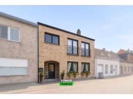 immeuble commercial avec spacieuse habitation et terrasse à…