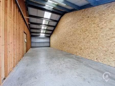 entrepôt de stockage à louer dans le zoning de sorinnes