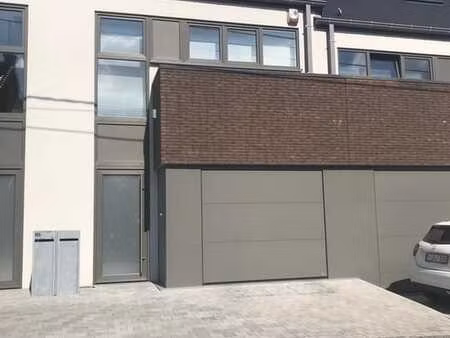 charmante maison récente avec garage  terrasse et jardin