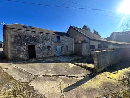 appartement studio annexé par des granges