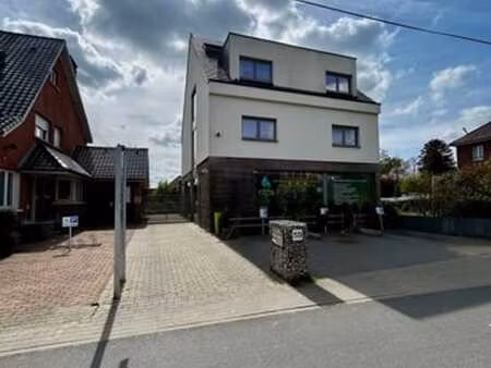 appartement de deux chambres avec place de parking à halle