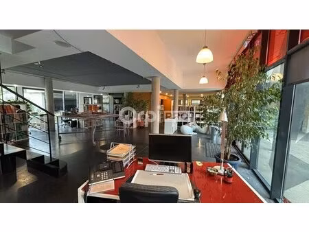 location bureaux 196 m²