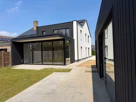 prachtige vernieuwbouw met zonnige tuin op topligging!