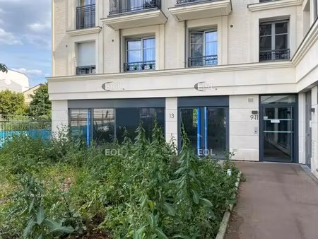 location commerce clamart 92140 141m²