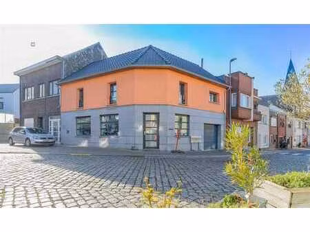 espace commercial unique au cœur du village