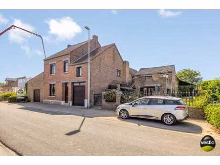 rustig gelegen woning met zorgwoning op ca 15a te borgloon.