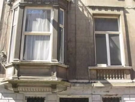 bel appartement de caractère entre les etangs et louise !