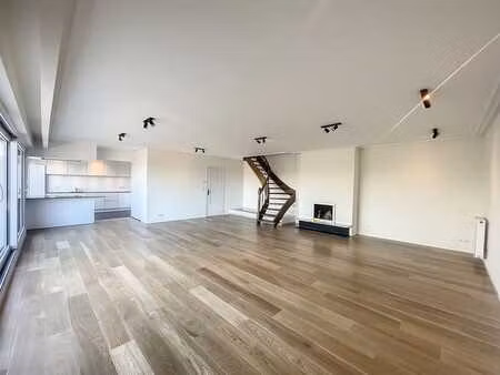splendide duplex entièrement rénové de ± 164m²- 3 ch- 2sdb-