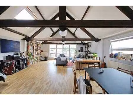 spacieux loft de 190 m² avec terrasse et parking