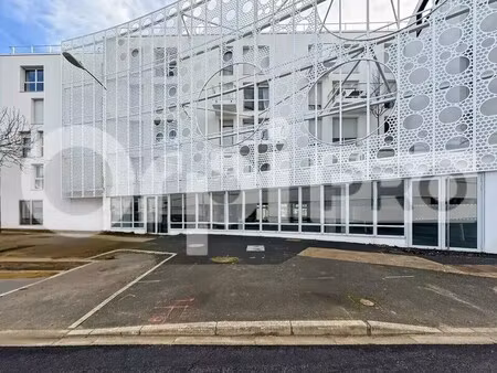 location local d’activités la rochelle 17000 576m²