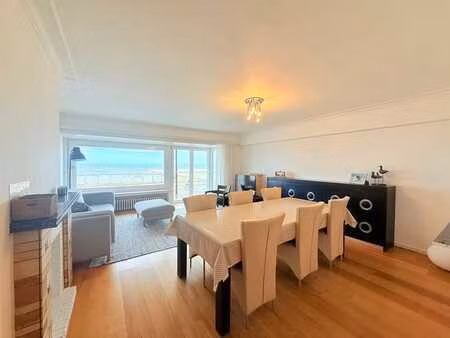gemeubeld 3-slaapkamer appartement met frontaal zeezicht!