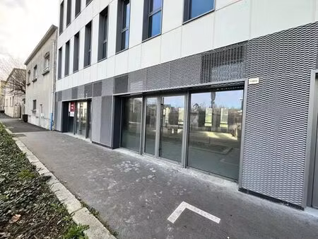 location commerce caen 14000 164m²