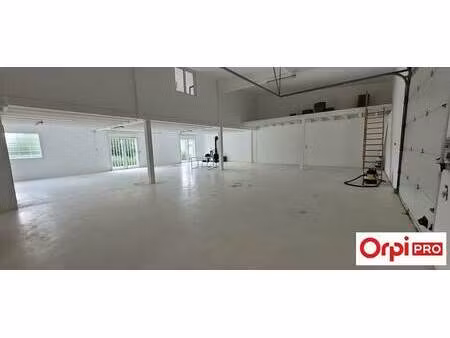 location commerce tregueux 22950 330m²