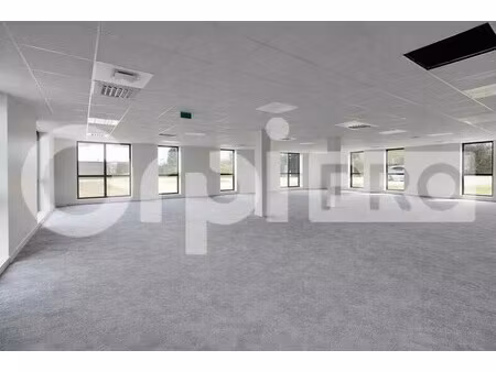 location commerce guerande 44350 130m²