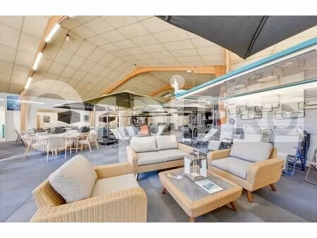 location commerce la flotte 17630 507m²