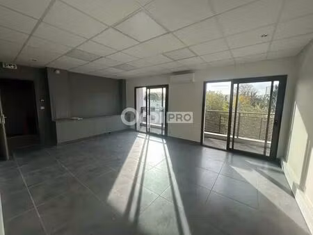 location bureaux 72 m²