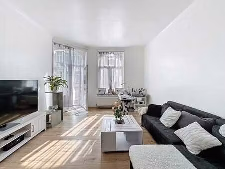 appartement deux chambres avec balcon